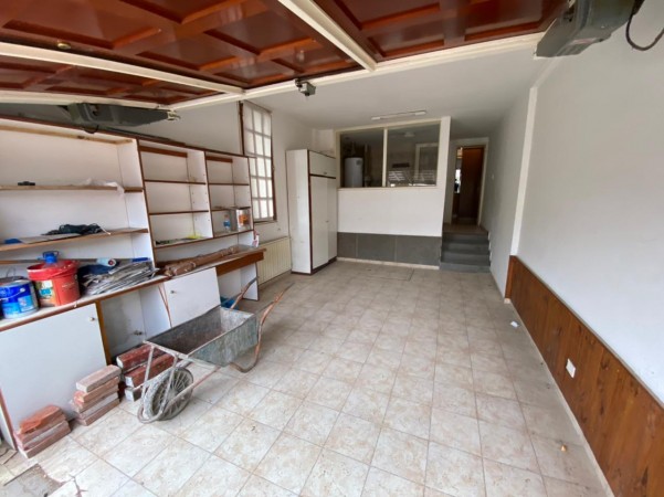 CASA DE 3 DORMITORIOS, GARAJE, PATIO Y PISCINA EN BARRIO SUR