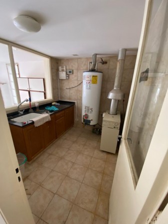 CASA DE 3 DORMITORIOS, GARAJE, PATIO Y PISCINA EN BARRIO SUR