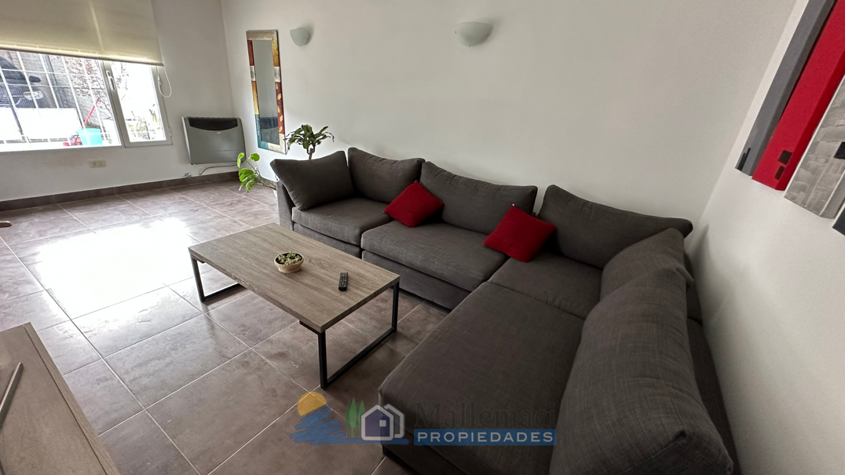 CASA 3 DORMITORIOS CON GARAGE Y PATIO