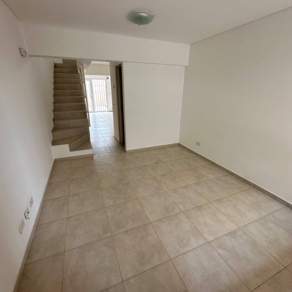 DUPLEX 2 DORMITORIOS CON PATIO Y TERRAZA