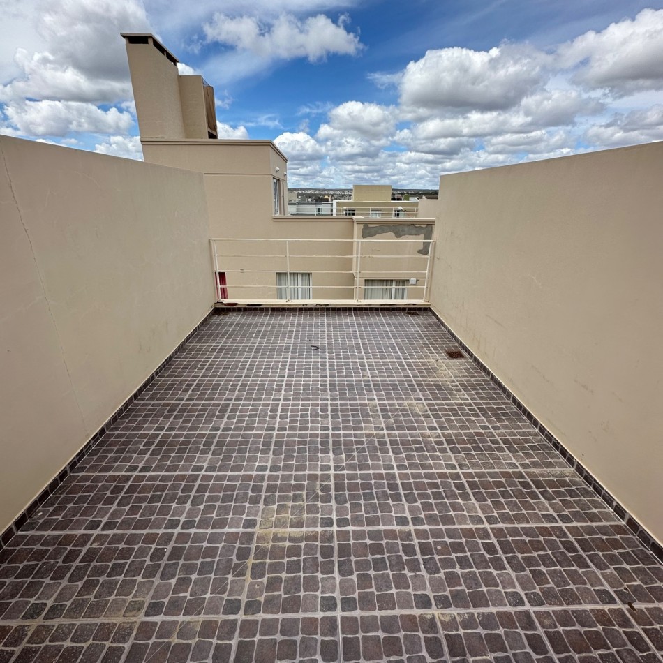 DUPLEX 2 DORMITORIOS CON PATIO Y TERRAZA