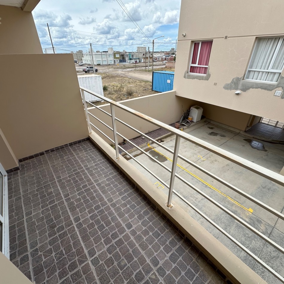 DUPLEX 2 DORMITORIOS CON PATIO Y TERRAZA