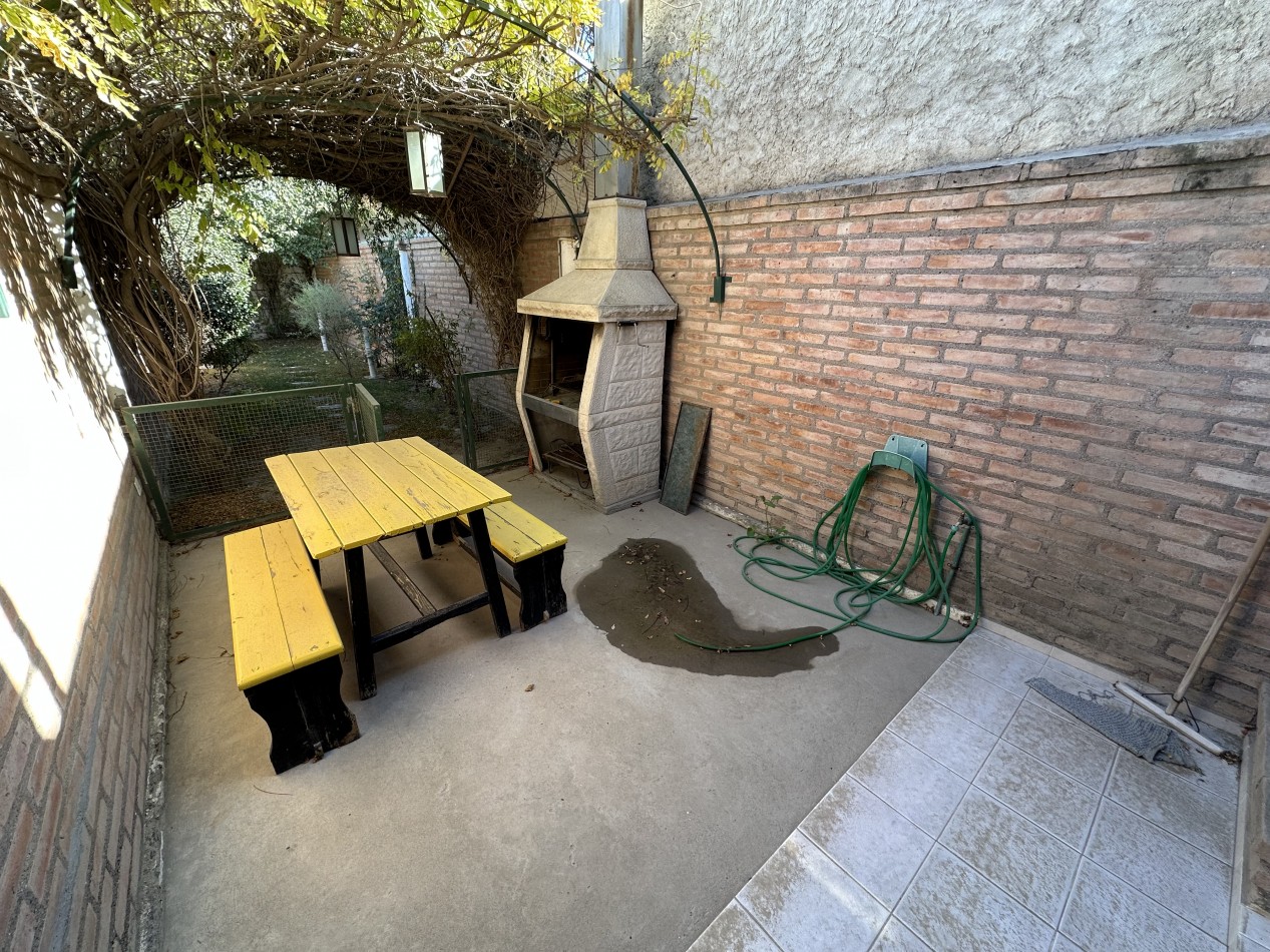 DUPLEX 2 DORMITORIOS CON PATIO Y ENTRADA VEHICULAR EN ZONA SUR 