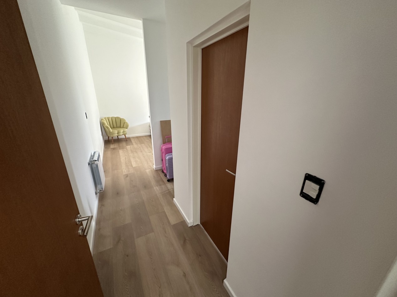 CASA EN ESQUINA CON PATIO, GARAGE Y POTENCIAL DE AMPLIACION - BARRIO SOLANA