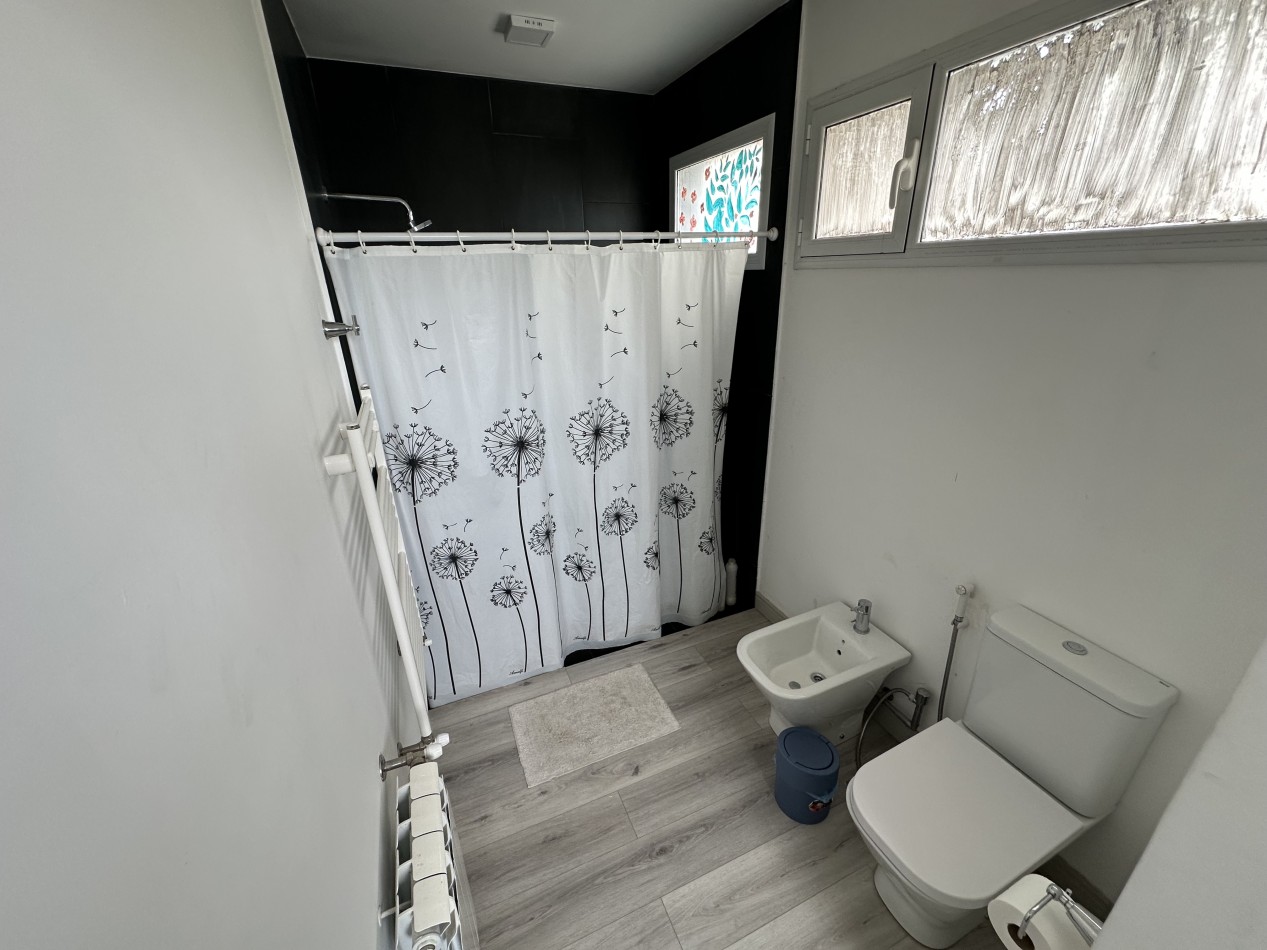 CASA DE 2 HABITACIONES SOBRE LOTE DE 2000 M² EN TRELEW