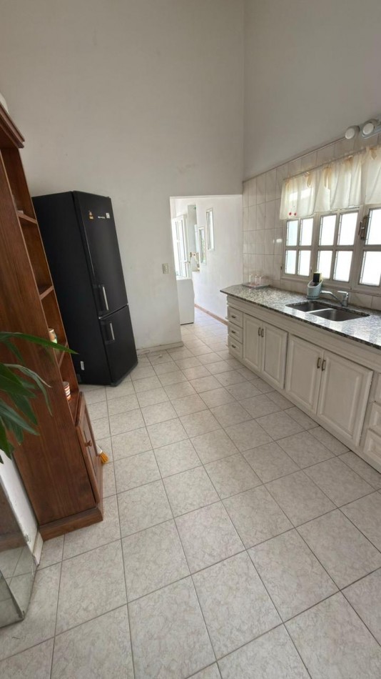 CASA 2 DORMITORIOS CON PATIO Y PISCINA EN BARRIO SUR
