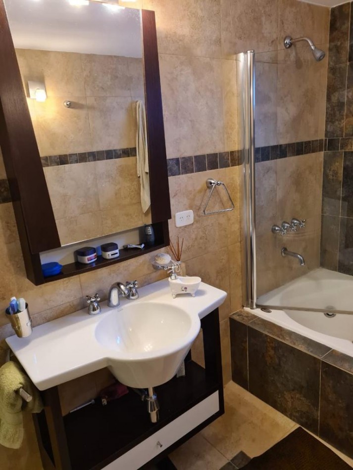 CASA 4 DORMITORIOS CON PISCINA CUBIERTA Y COCHERA 