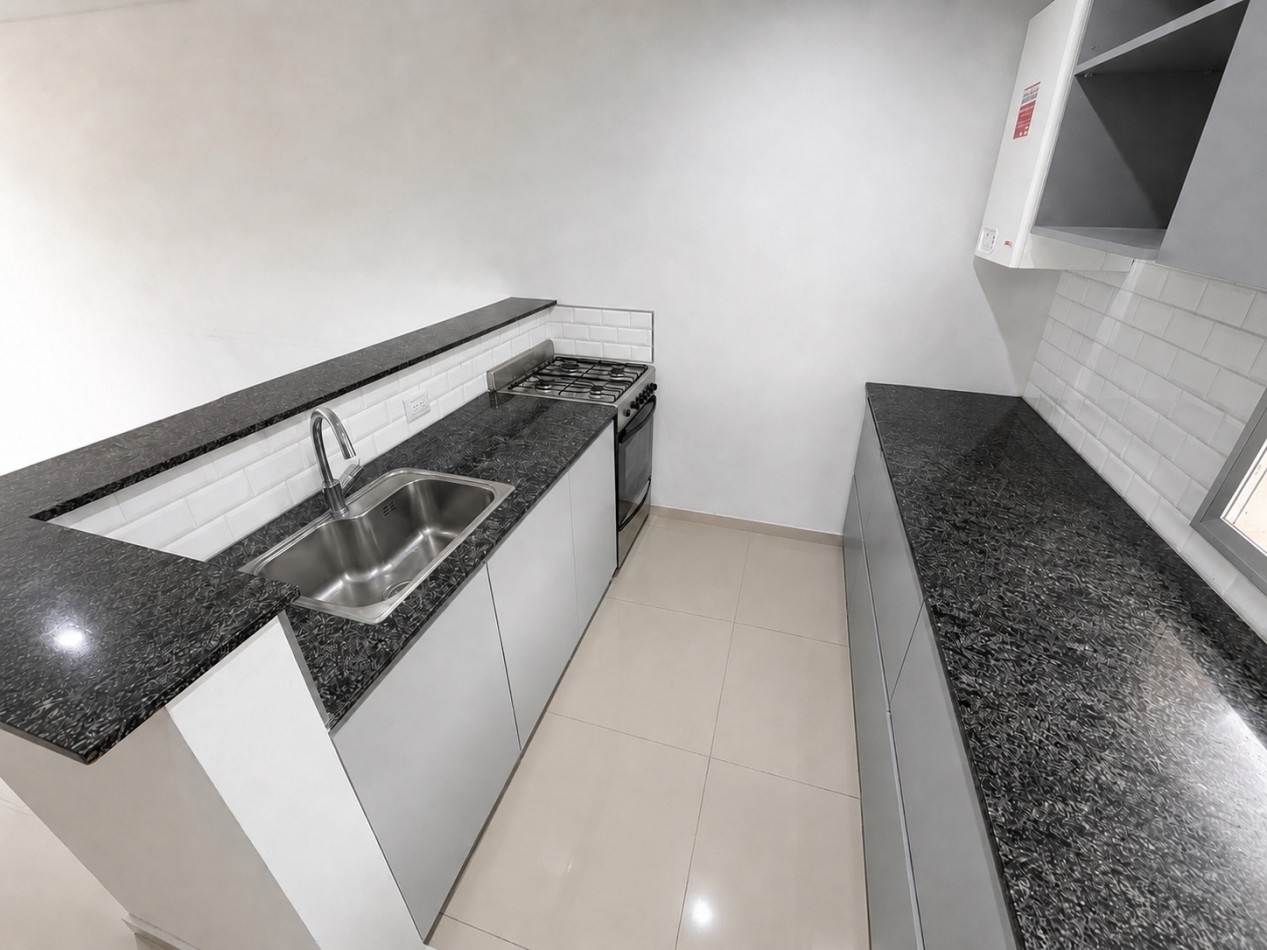 DEPARTAMENTO DE 2 DORMITORIOS CON COCHERA A METROS DEL MAR