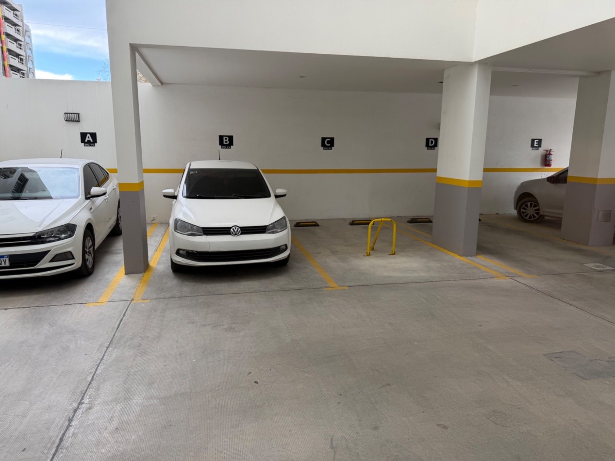 DEPARTAMENTO DE 2 DORMITORIOS CON COCHERA A METROS DEL MAR