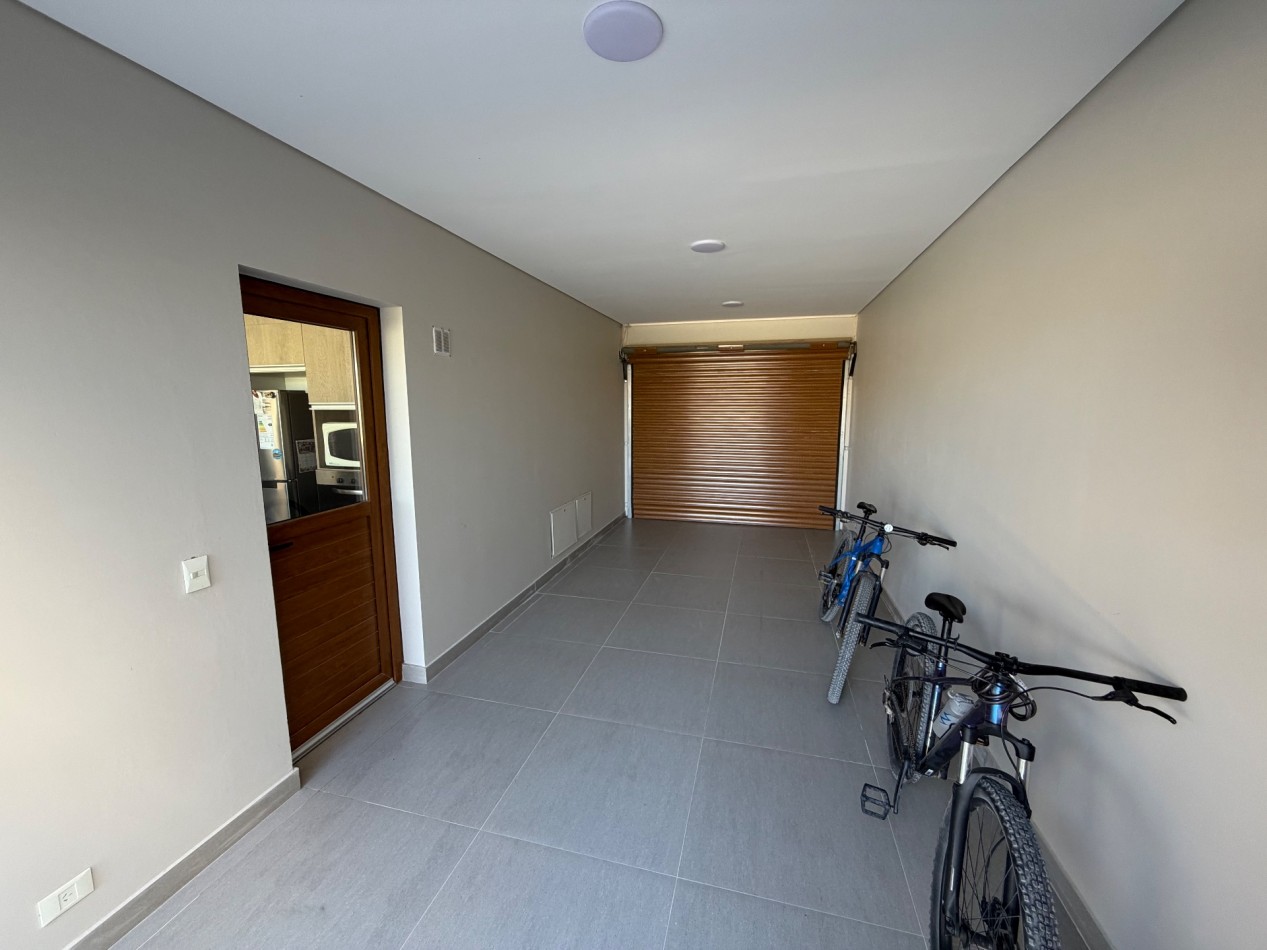 CASA DE CATEGORIA DE 3 DORMITORIOS CON PATIO Y PILETA