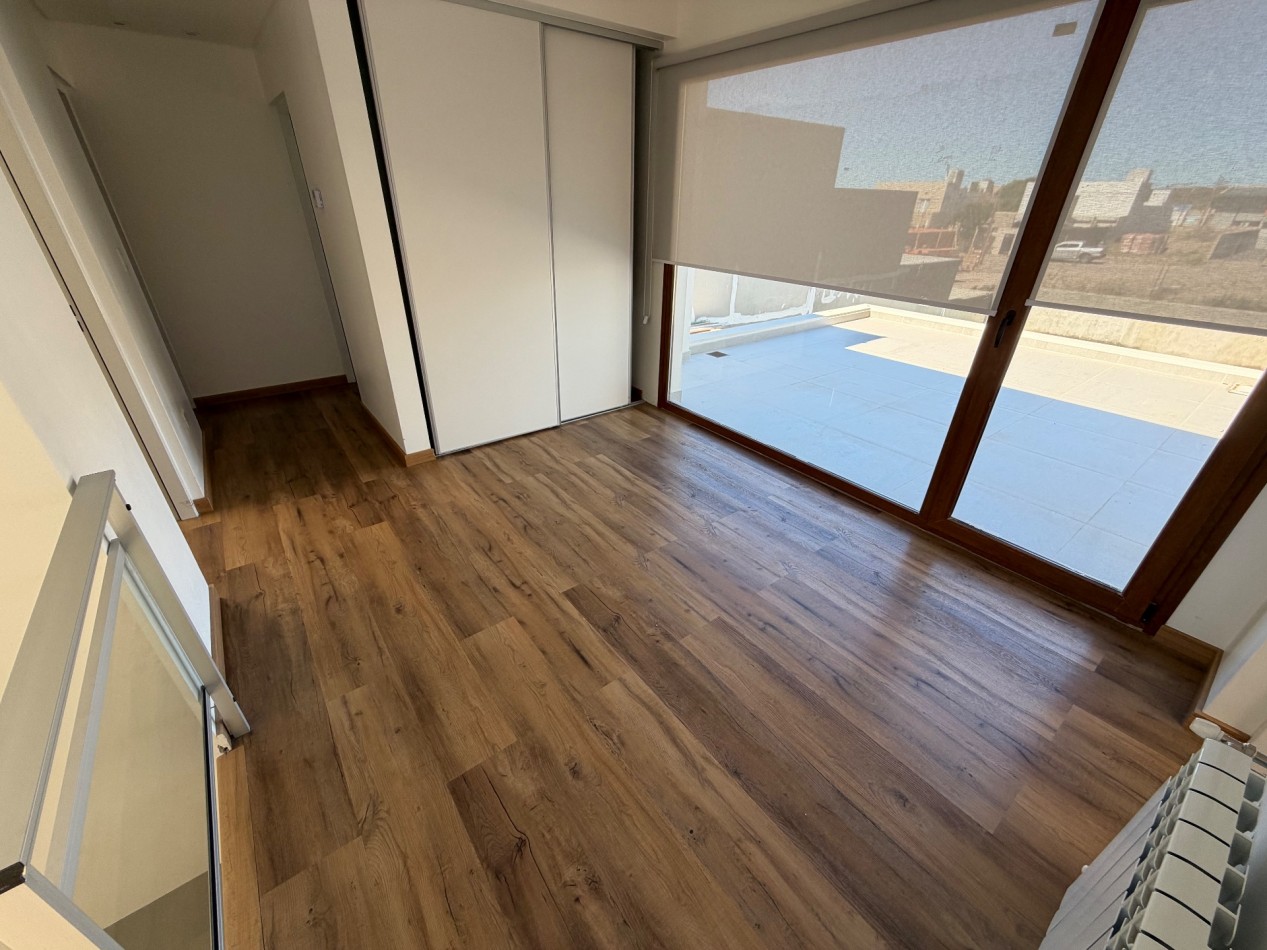 CASA DE CATEGORIA DE 3 DORMITORIOS CON PATIO Y PILETA
