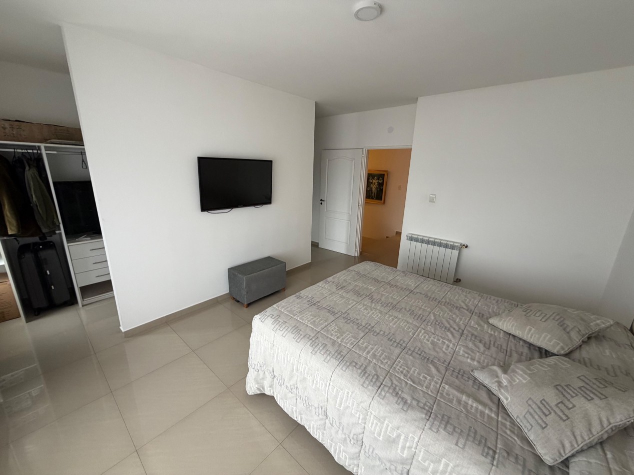 DUPLEX 3 DORMITORIOS CON COCHERA Y PATIO
