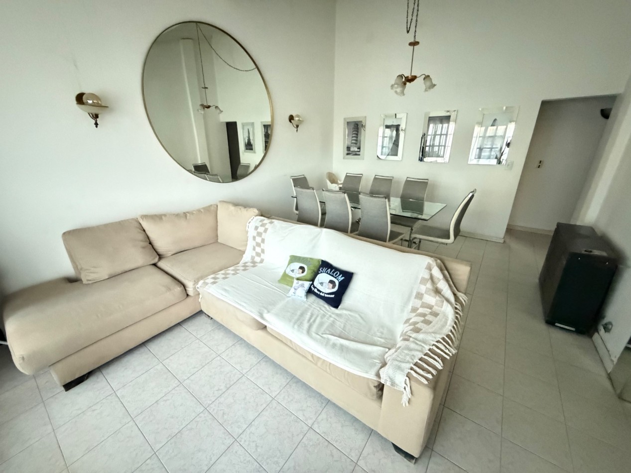CASA DE 2 DORMITORIOS CON PATIO Y PILETA EN BARRIO SUR