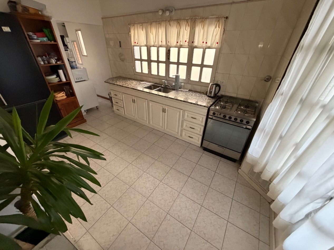 CASA DE 2 DORMITORIOS CON PATIO Y PILETA EN BARRIO SUR