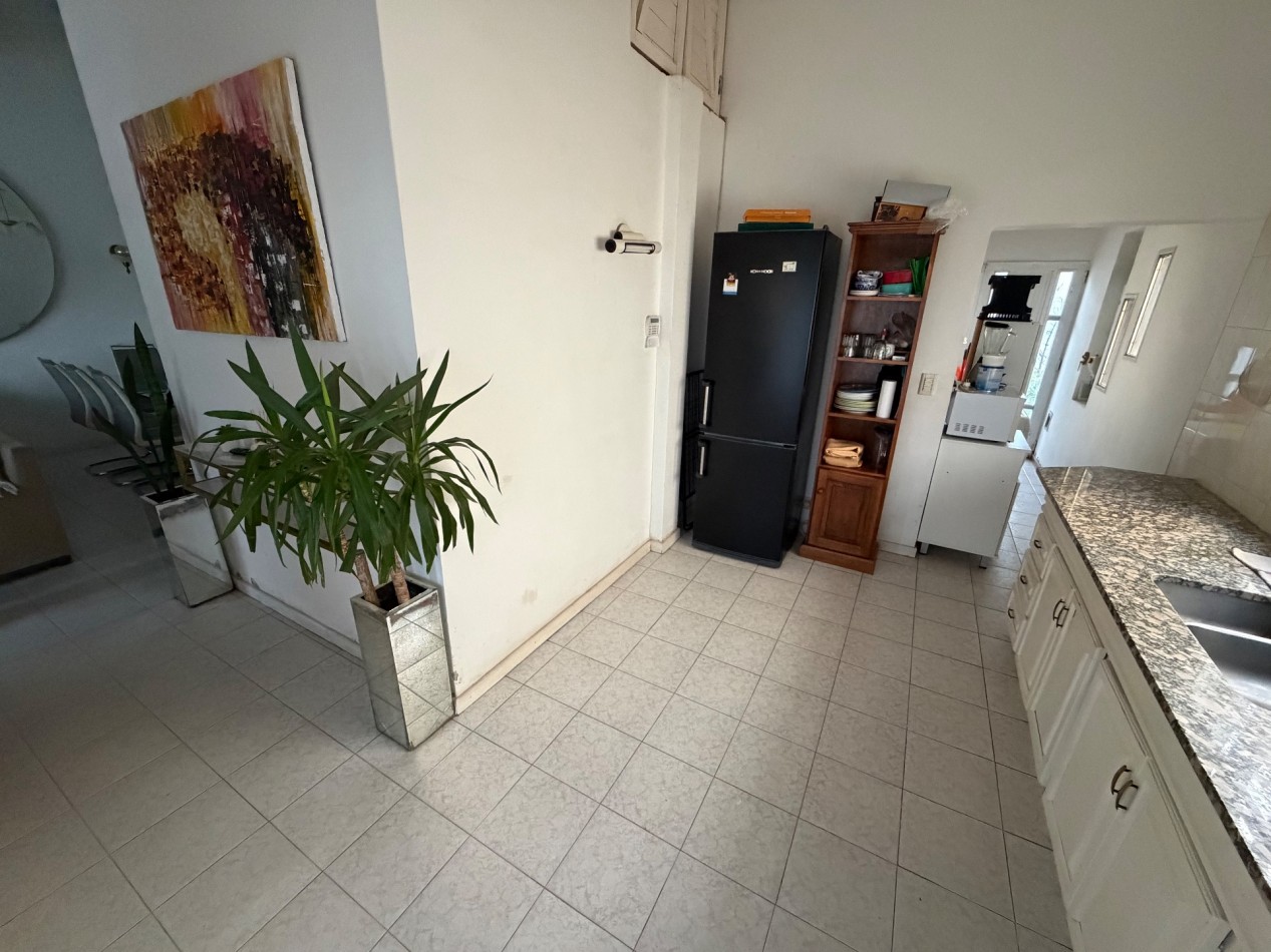 CASA DE 2 DORMITORIOS CON PATIO Y PILETA EN BARRIO SUR