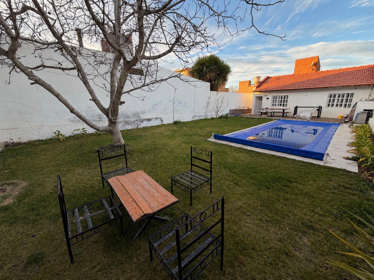 CASA DE 2 DORMITORIOS CON PATIO Y PILETA EN BARRIO SUR