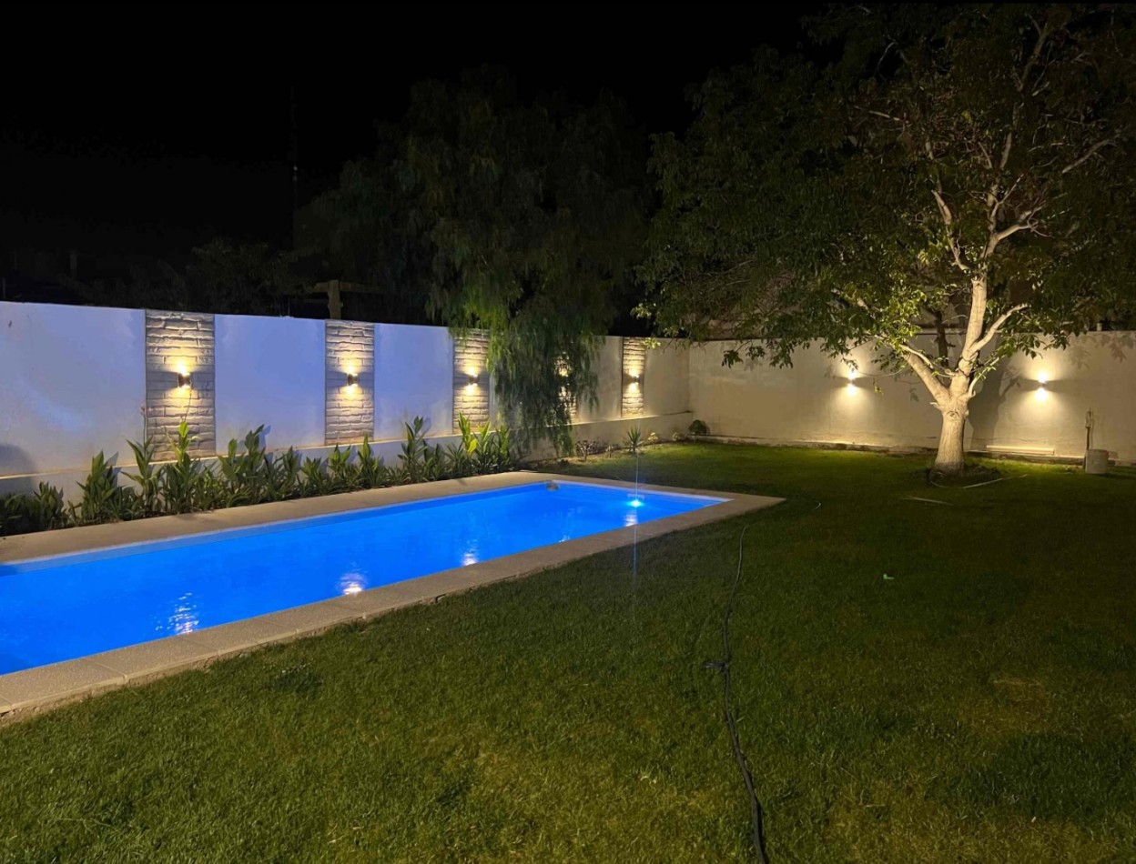 CASA DE 2 DORMITORIOS CON PATIO Y PILETA EN BARRIO SUR