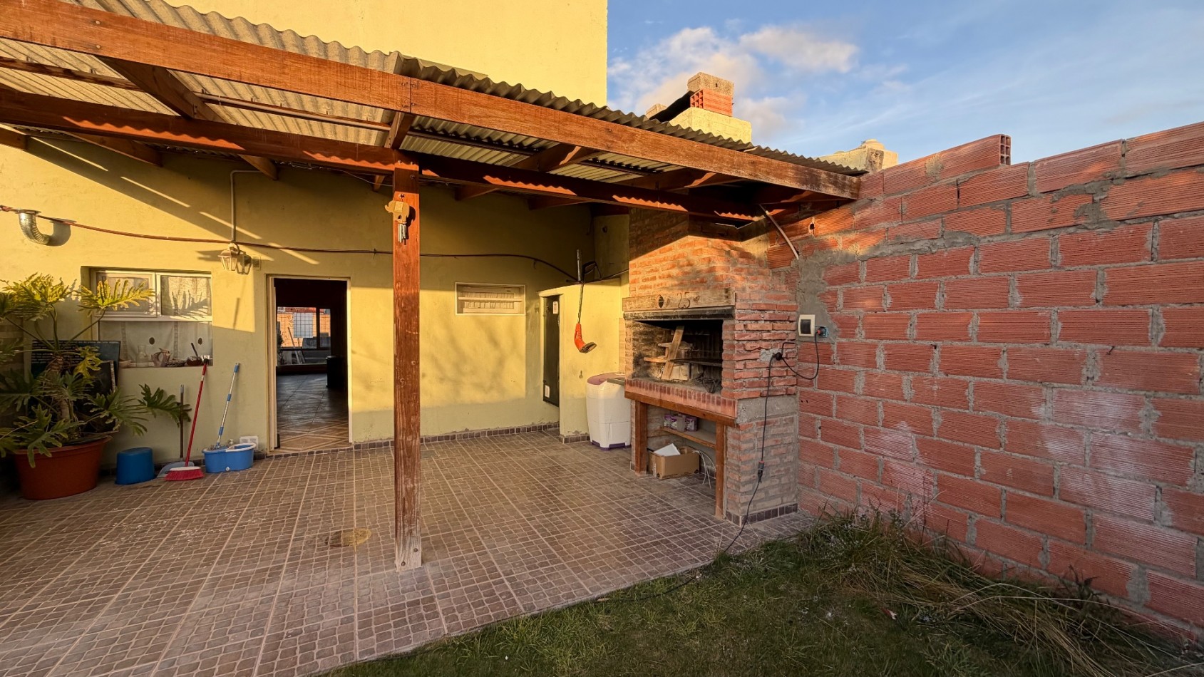 DUPLEX 2 DORMITORIOS CON PATIO 