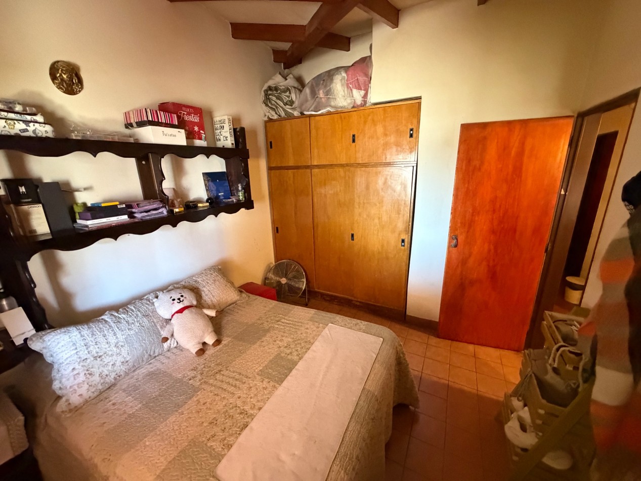 CASA DE 2 DORMITORIOS CON COCHERA Y PATIO