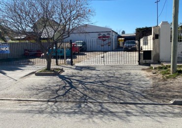 Casa 2 Dormitorios con Galpon de 100 m² al frente y quincho - Corrientes 740