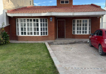 CASA 2 DORMITORIOS CON PATIO Y PISCINA EN BARRIO SUR