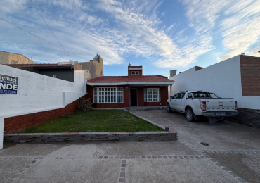 CASA DE 2 DORMITORIOS CON PATIO Y PILETA EN BARRIO SUR